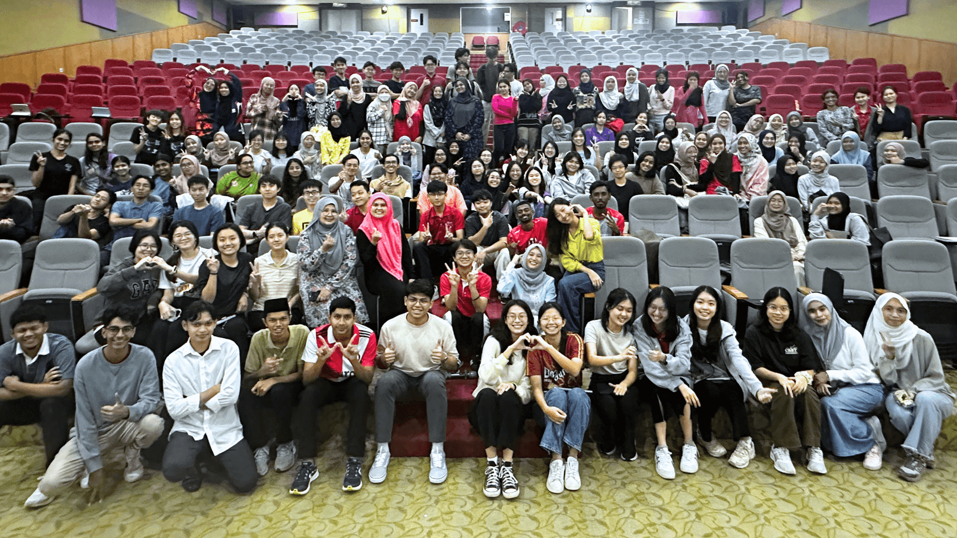 UPM veterinary students attending guest lecture by Kreloses team